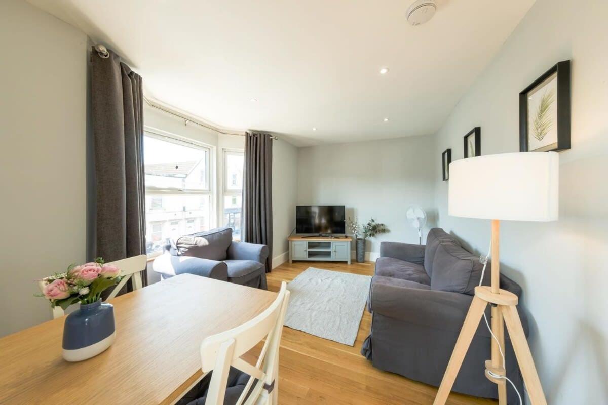North Street - 2 Bedroom Apartment - Hopewell บริสตอล ภายนอก รูปภาพ